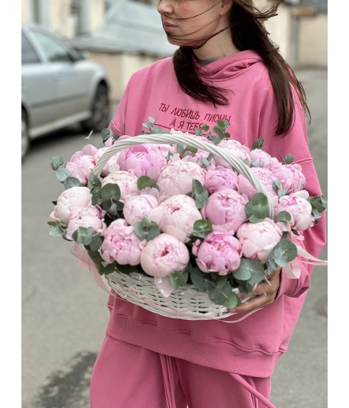 «Композиция в корзине №1» — 25 пионов